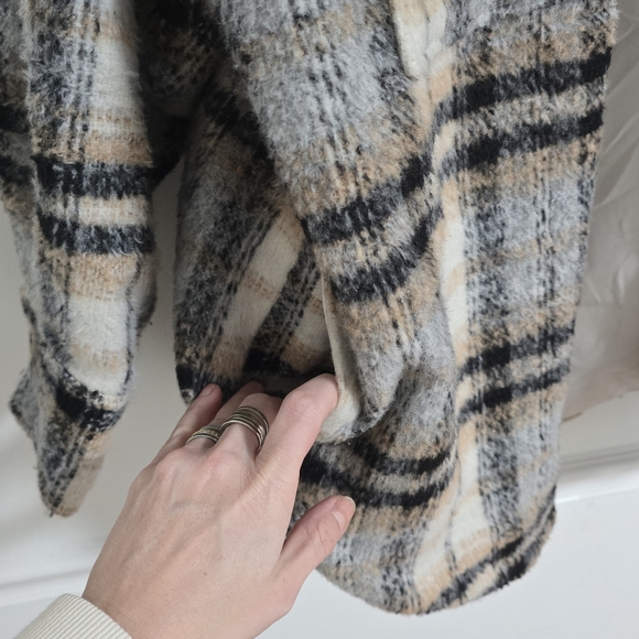 Good American plaid neutral oversized shacket size L/XL - Picture 6 of 9